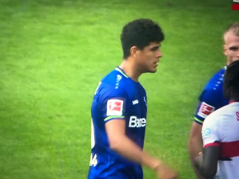 Piero Hincapié volvió a tener acción con el Leverkusen