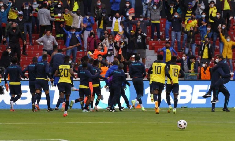 (VIDEO) ¡EMOCIONANTE! La gran celebración de la gente en el gol de Estrada