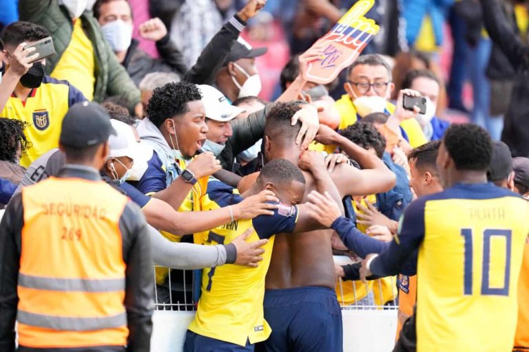Egas pidió disculpas por la aglomeración en el 2do gol: “Jugadores y aficionados vamos a tener que corregir”