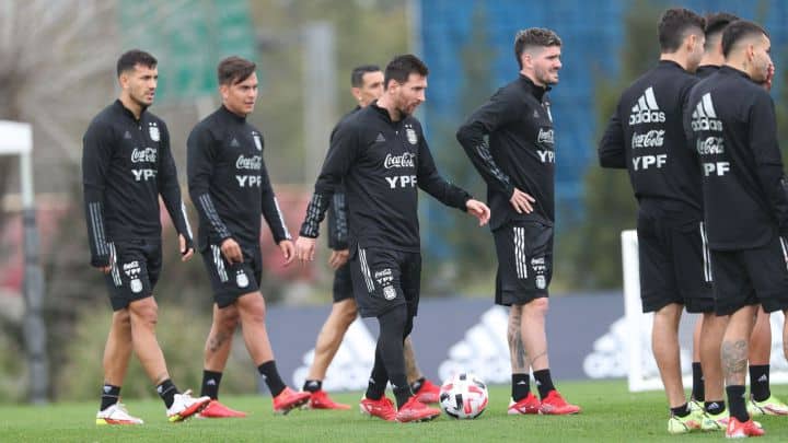 Un positivo de COVID-19 en la concentración de Argentina