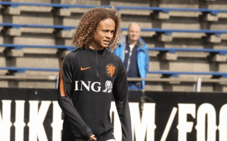 Varios jugadores de la Sub 19 de Holanda separados por meter chicas a la concentración