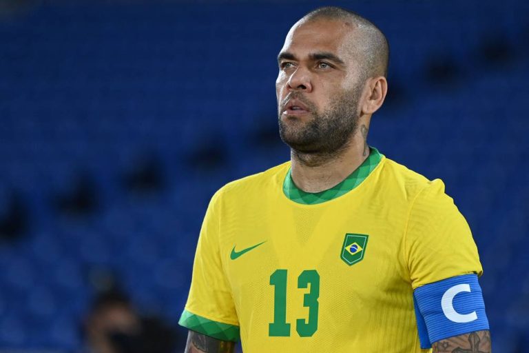 Estudiantes sueña que Juan Sebastián Verón pueda convencer a Dani Alves
