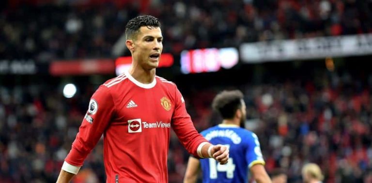 Cristiano Ronaldo, frustrado tras segunda caída del United