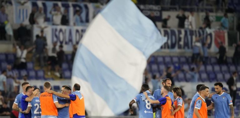 (VIDEO) Un empleado del Lazio, suspendido por sus saludos fascistas