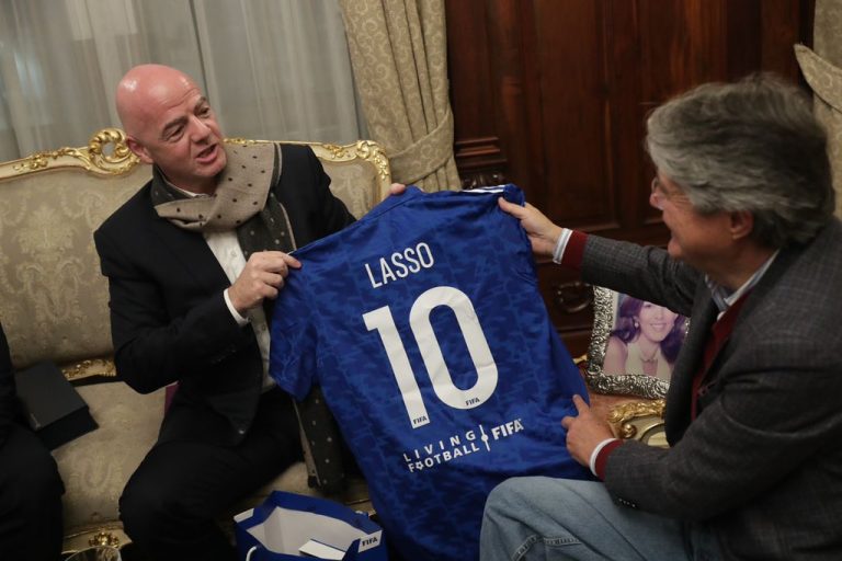 (FOTO) Infantino visitó al Presidente de la República de Ecuador