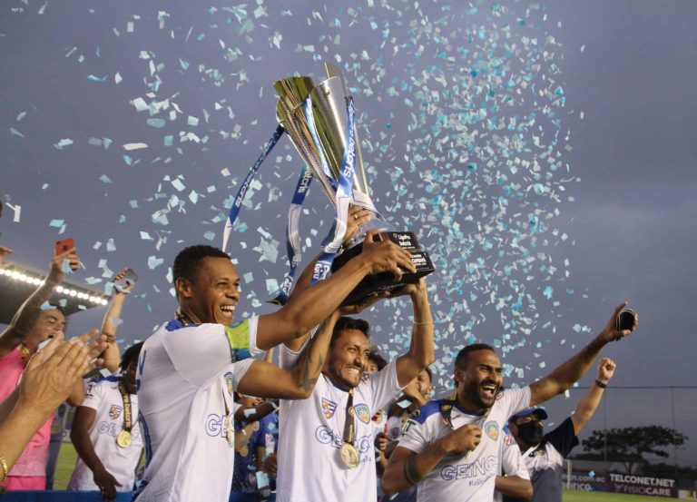 (FOTOS) SERIE B: Cumbayá FC levantó el trofeo de campeón