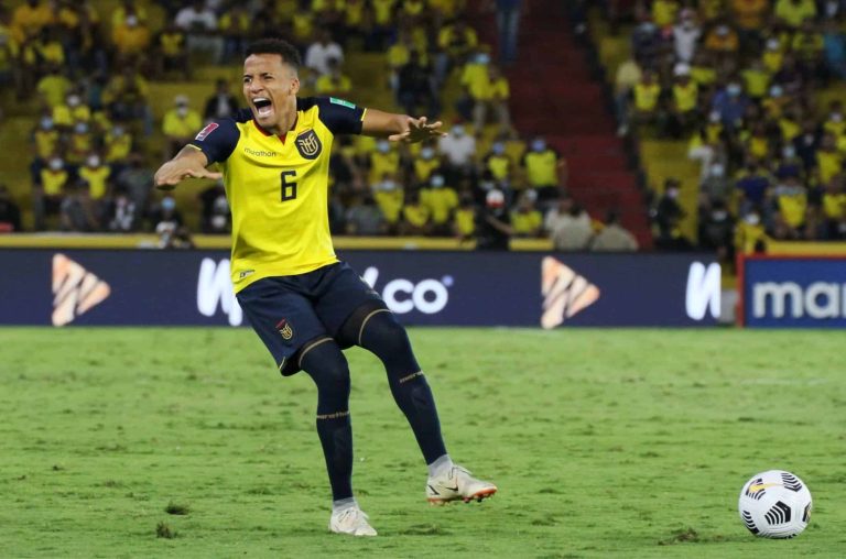 (VIDEO) ¡Fuerza Byron! Castillo salió lesionado del partido de la Tri