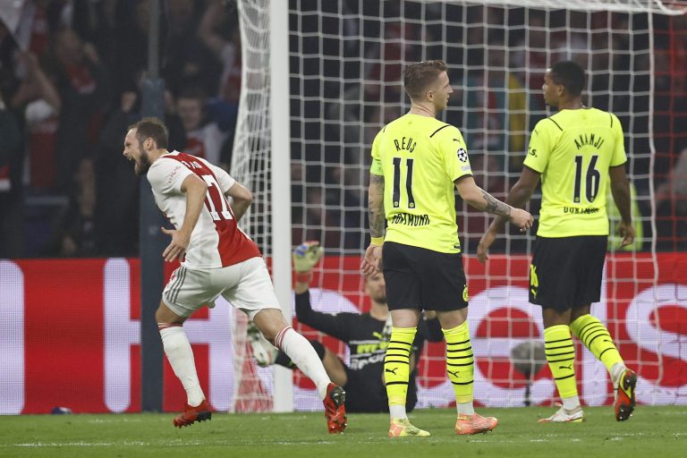 (VIDEO) Ajax se divirtió con el Dortmund: ¡Lo goleó 4-0!