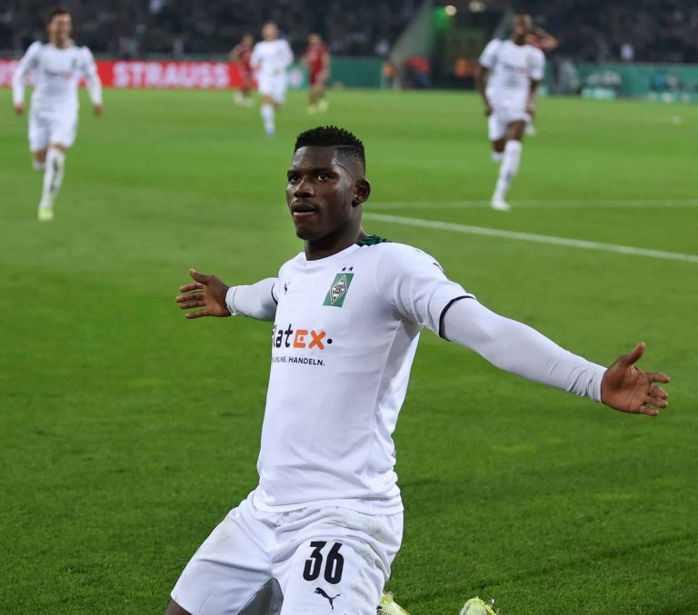 (VIDEO) El Mönchengladbach humilló y eliminó al Bayern de Múnich