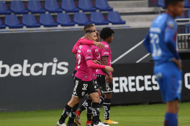 IDV se divirtió: Goleó 5-0 a Olmedo
