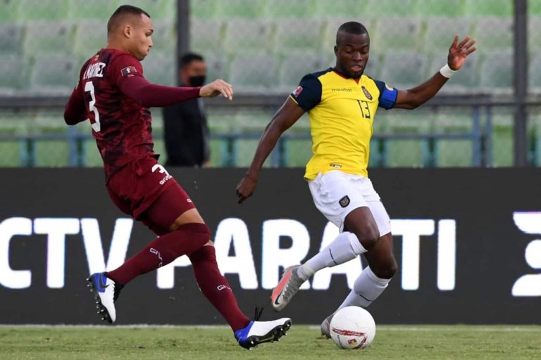 Enner Valencia salió con una contractura