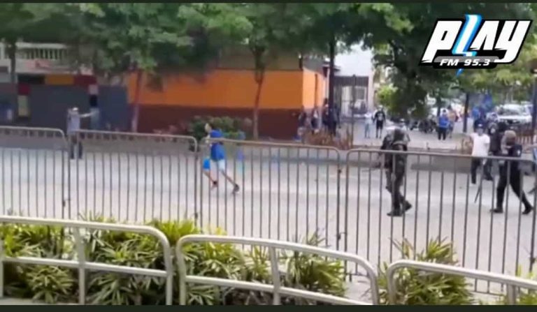 (VIDEO) Previo al Clásico: Incidentes en los exteriores del Capwell