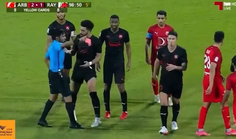 (VIDEO) La INCREÍBLE roja a James: ¡Recibe un entradón y termina expulsado!