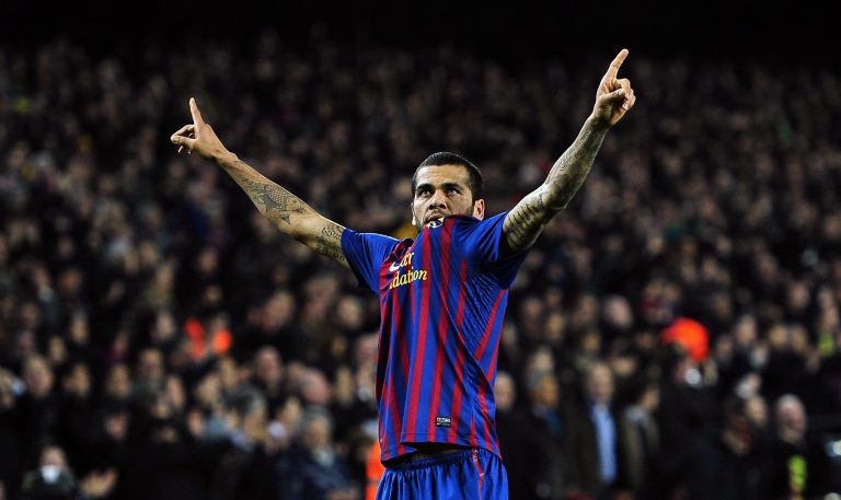 Dani Alves se ofrece al Barça