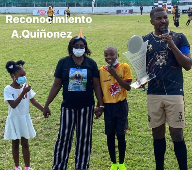 (FOTO) En el partido de despedida de Erazo: El gran homenaje a Álex Quiñónez