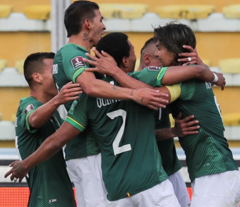 ¡Se enciende la tabla! Bolivia goleó y sueña con el Mundial; Uruguay, en problemas