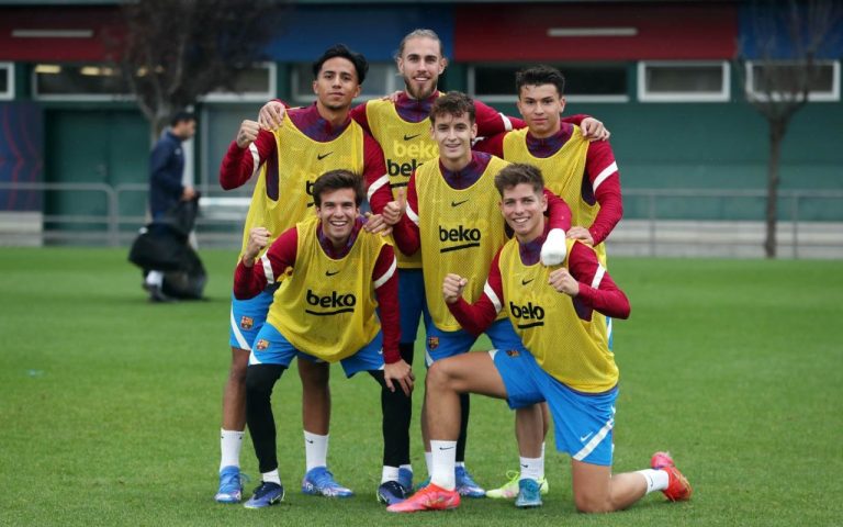 (FOTO) ¡GRAN OPORTUNIDAD! Jugador de padres ecuatorianos subió al equipo principal del Barça