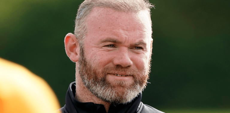 Rooney, autodescartado para el banquillo del United