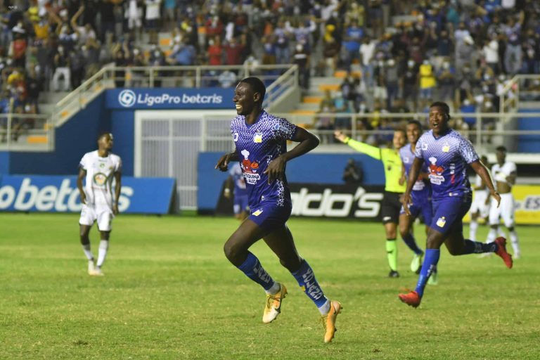 SE METIERON A LA SUDAMERICANA: Delfín y un triunfo de oro ante Mushuc Runa