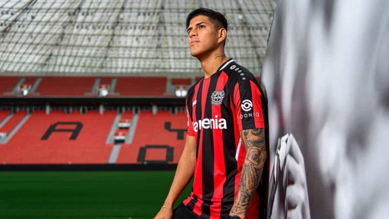 (VIDEO) Hincapié cuenta quiénes son sus mejores panas en el Leverkusen