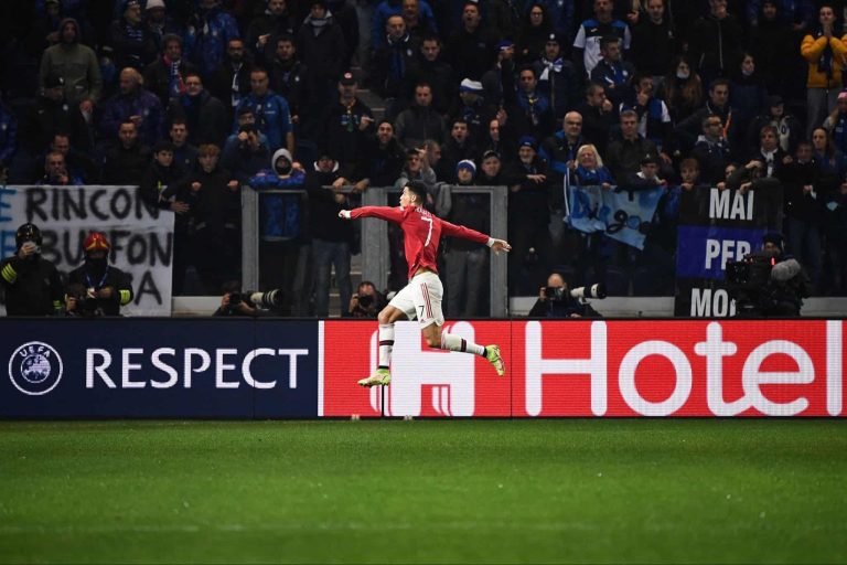 (VIDEO) CON DOBLETE DE CR7: El United rescató el empate ante Atalanta