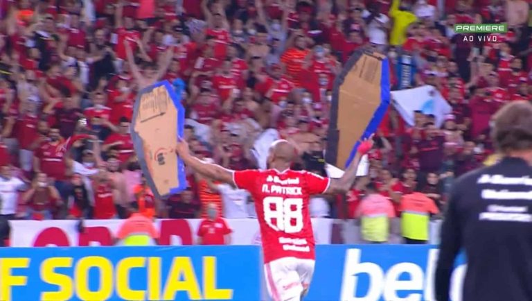 (VIDEO) Inter se quedó con el clásico ante Gremio: incidentes, expulsados y ¡ataúdes!