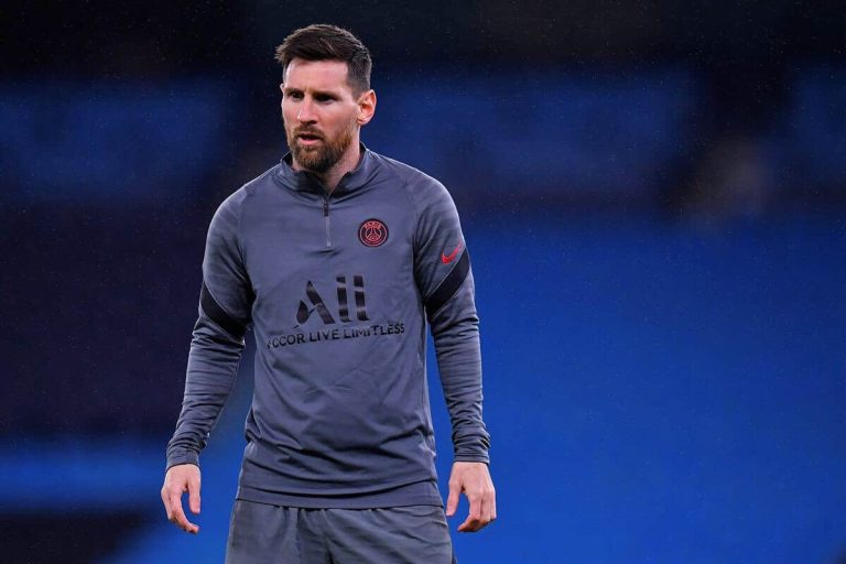 (FOTO) Messi recibió un insólito pedido de un hincha de Manchester City