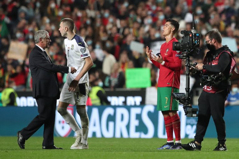 (VIDEO) Tensa discusión entre Cristiano Ronaldo y el DT de Portugal
