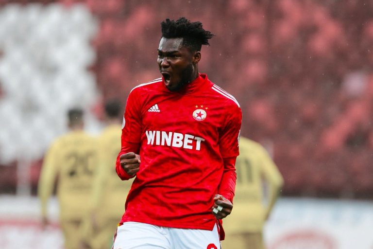 (VIDEO) ¡Cabezazo letal! Gol de Jordy Caicedo con el CSKA Sofía