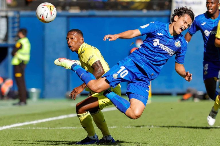 (VIDEO) Pervis Estupiñán fue titular en la victoria del Villarreal