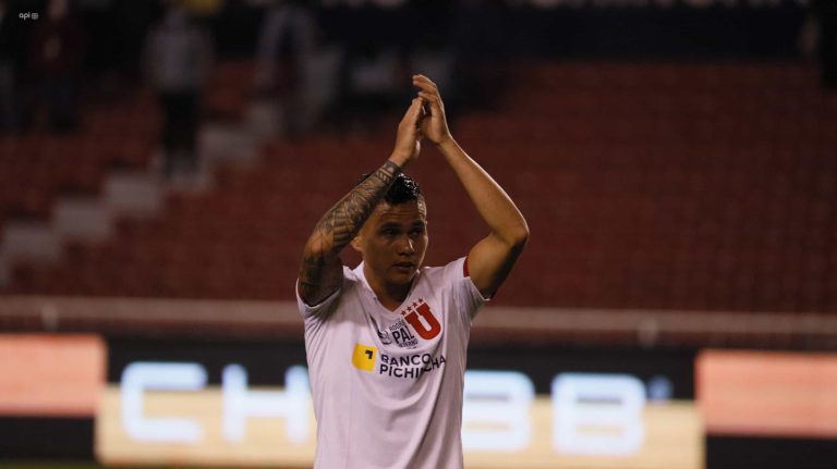 (VIDEO) Hinchas de LDU despidieron a Jordy Alcívar