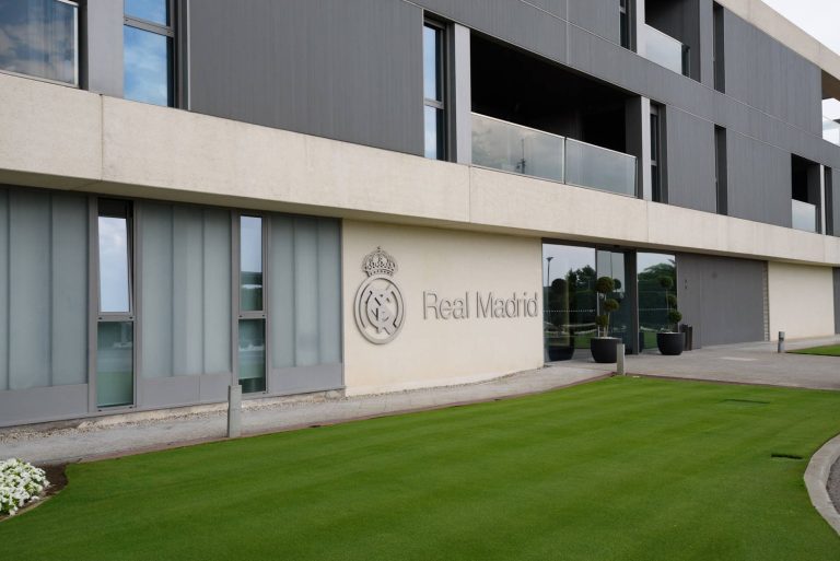 El Madrid, en alerta roja por un brote de COVID