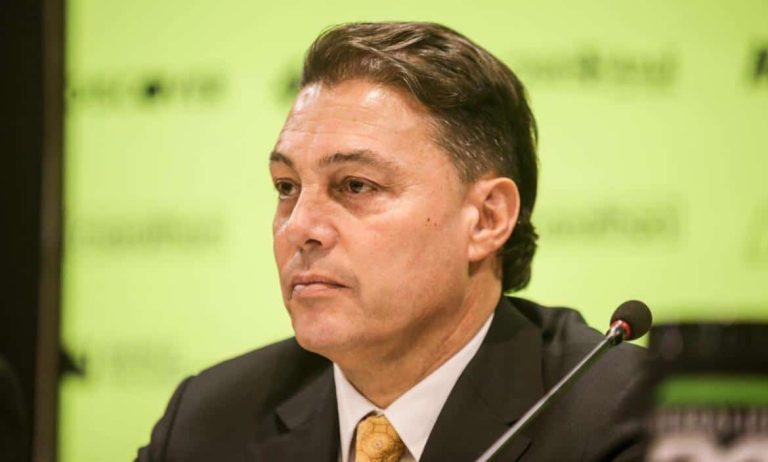 Alfaro sobre la renovación de Bustos: “Ahora no estoy convencido”