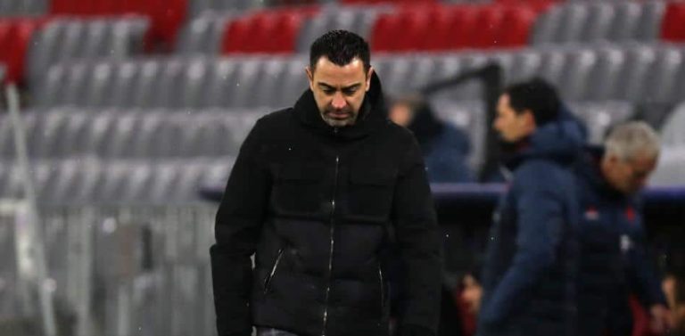 Gran enfado de Xavi y resignación de parte de la plantilla
