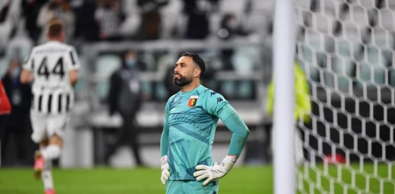 Roban en casa de Sirigu durante el Lazio-Genoa