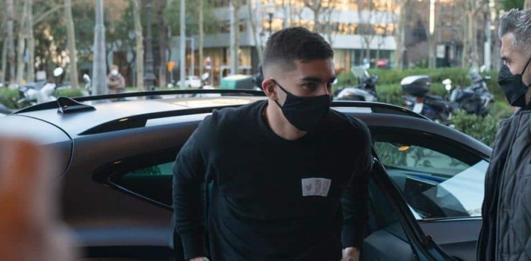 Ferran Torres, tras pasar la revisión médica con el Barça: “Muy contento”