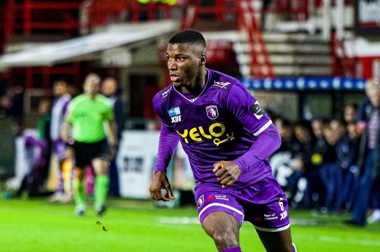 (VIDEO) Moisés Caicedo fue titular en la derrota del Beerschot