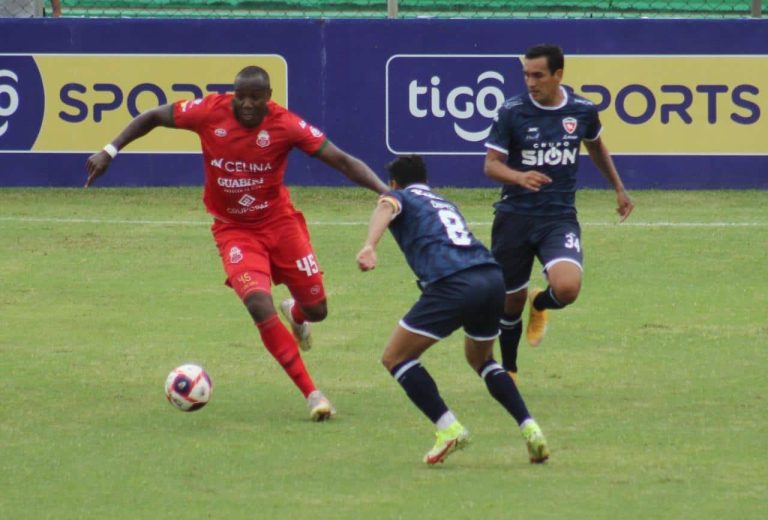 ¡Hat-Trick de Kevin Mina en Bolivia!