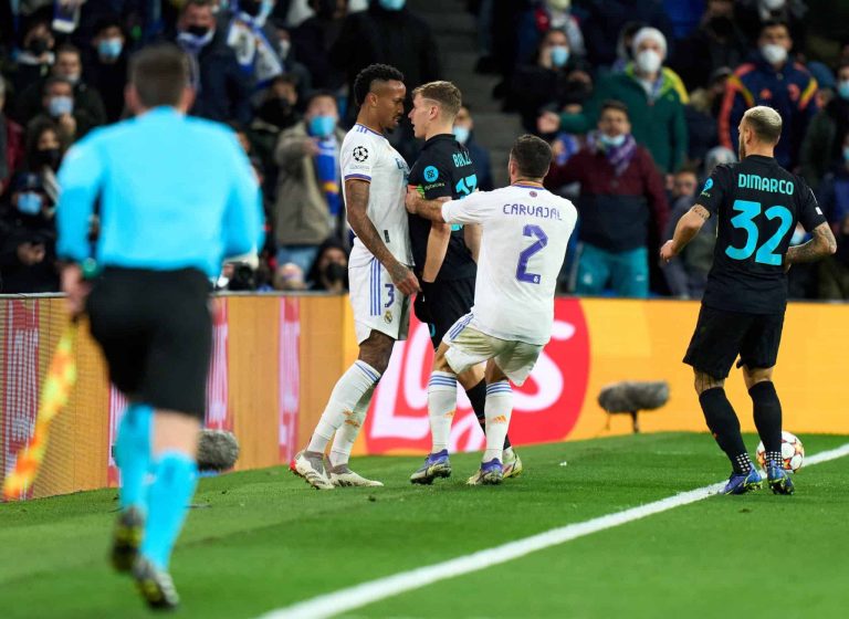 (VIDEO) El “amable” intercambio entre Barella y Militao en Champions