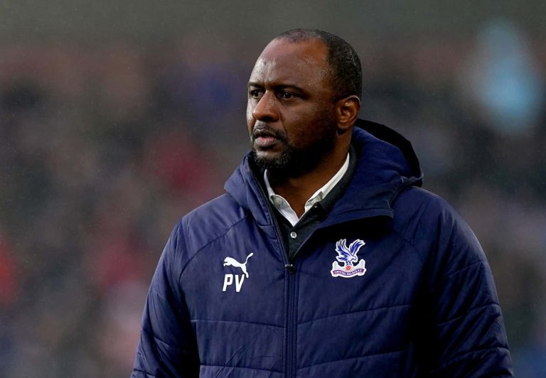 Patrick Vieira, DT del Crystal Palace, dio positivo al Covid-19