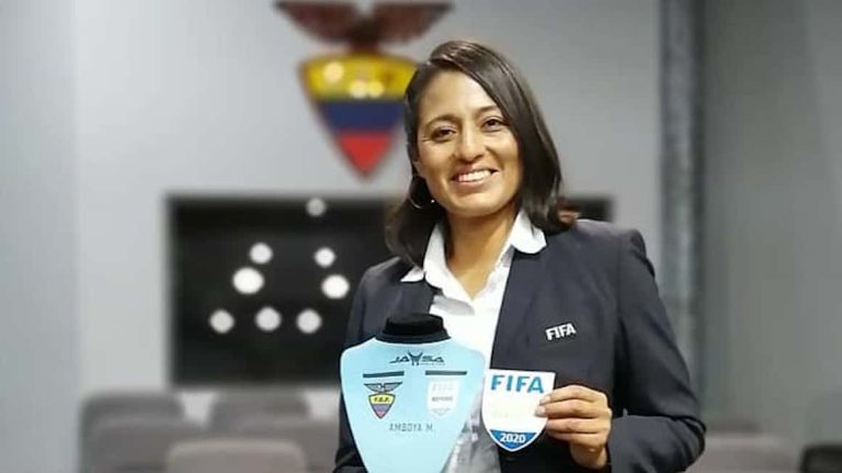 Mónica Amboya es la primera mujer ecuatoriana en ser árbitro VAR