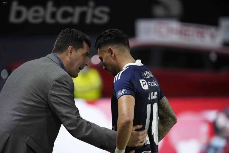 Joao Rojas salió lesionado antes del final del 1T