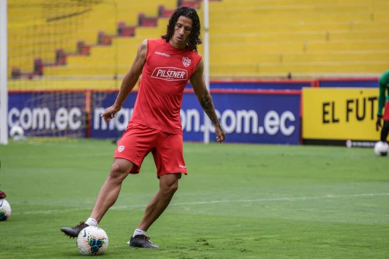 Cerro Porteño sería el próximo club de Williams Riveros