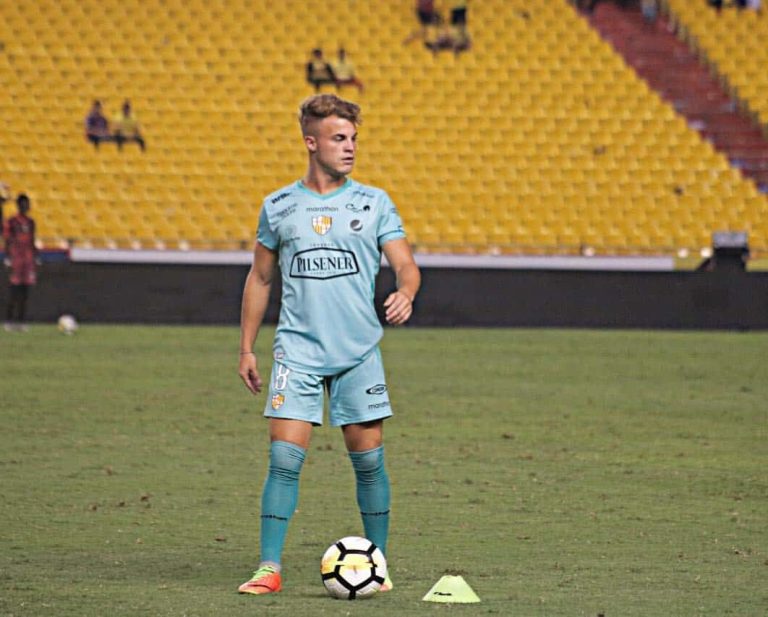 (FOTO) Robertino Insúa jugó con Vinicius