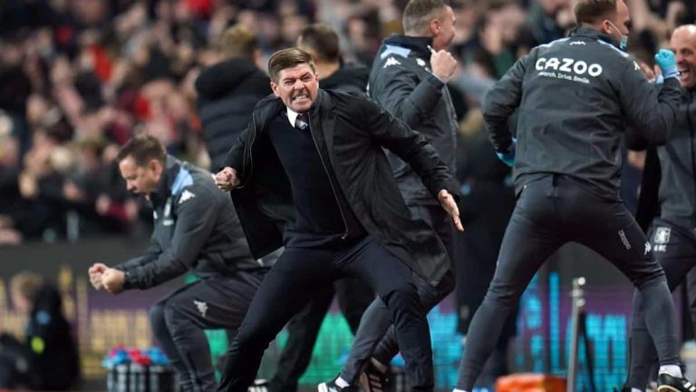 Steven Gerrard fue aislado tras dar positivo de COVID-19