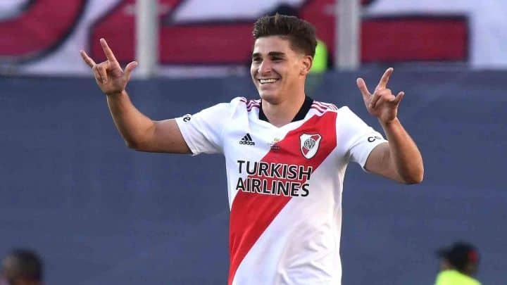 Manchester United interesado en Julián Álvarez