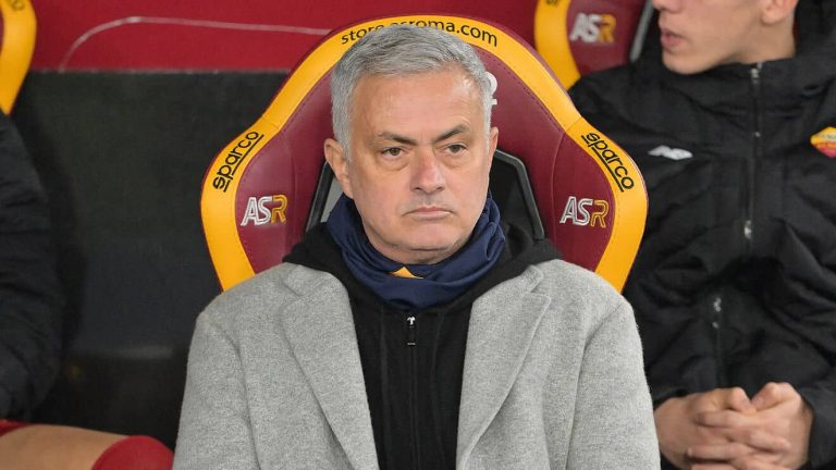 ¿SE QUEDA? Mourinho reitera su compromiso con Roma pese a los rumores de salida