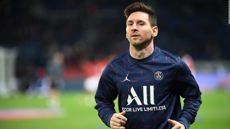 Messi se recuperó del COVID-19 y emprendió su ruta a Francia