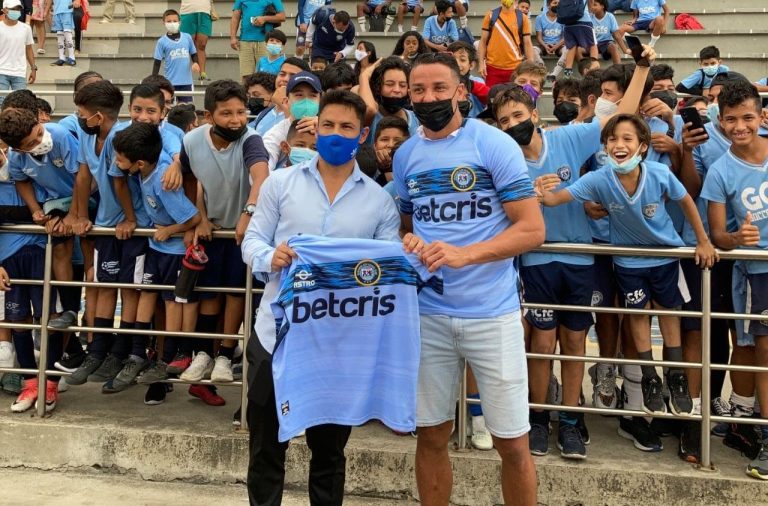 Oyola: “Va a ser extraño ponerme otra camiseta que no sea amarilla”