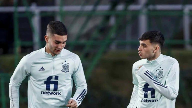 Pedri y Ferran Torres, positivos por Covid-19